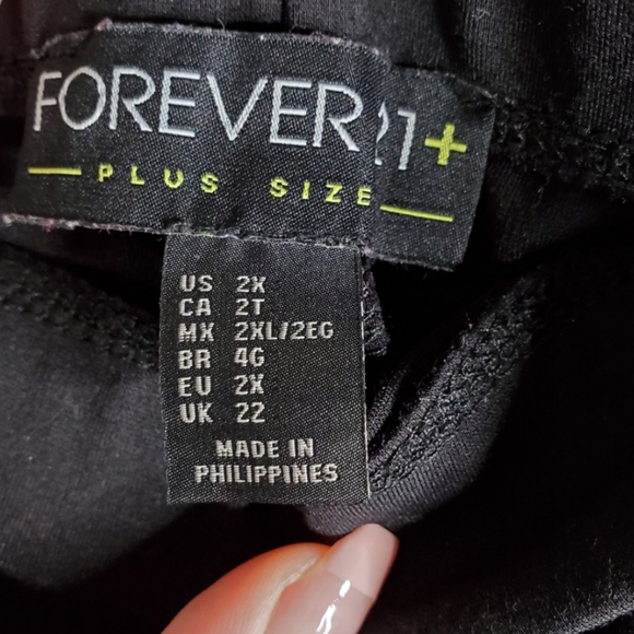 Forever 21 - Plus Size - Black Stretch Mini Skirt w/Ladder Cut Out - Picture 4 of 4